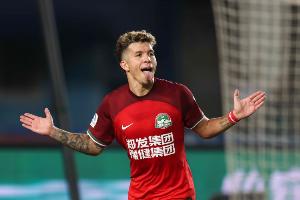 记者批南基一：不用纳萨里奥进攻端受阻 黄锐烽已证明不能踢中卫